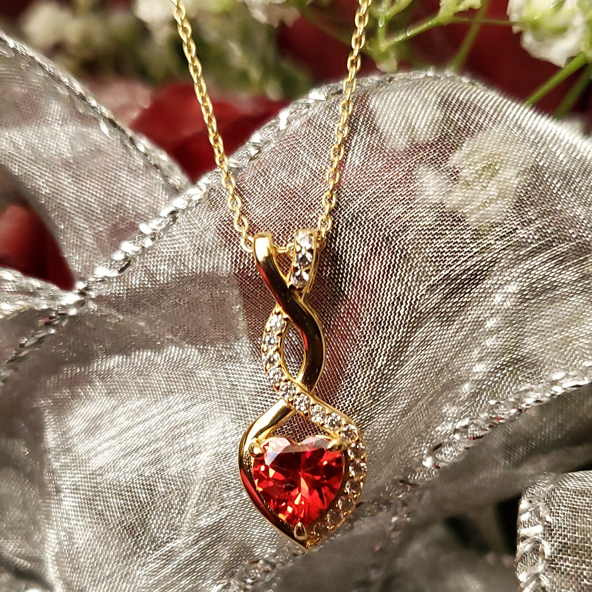 Women's Classic Orange-red Infinity Heart Pendant With Diamonds