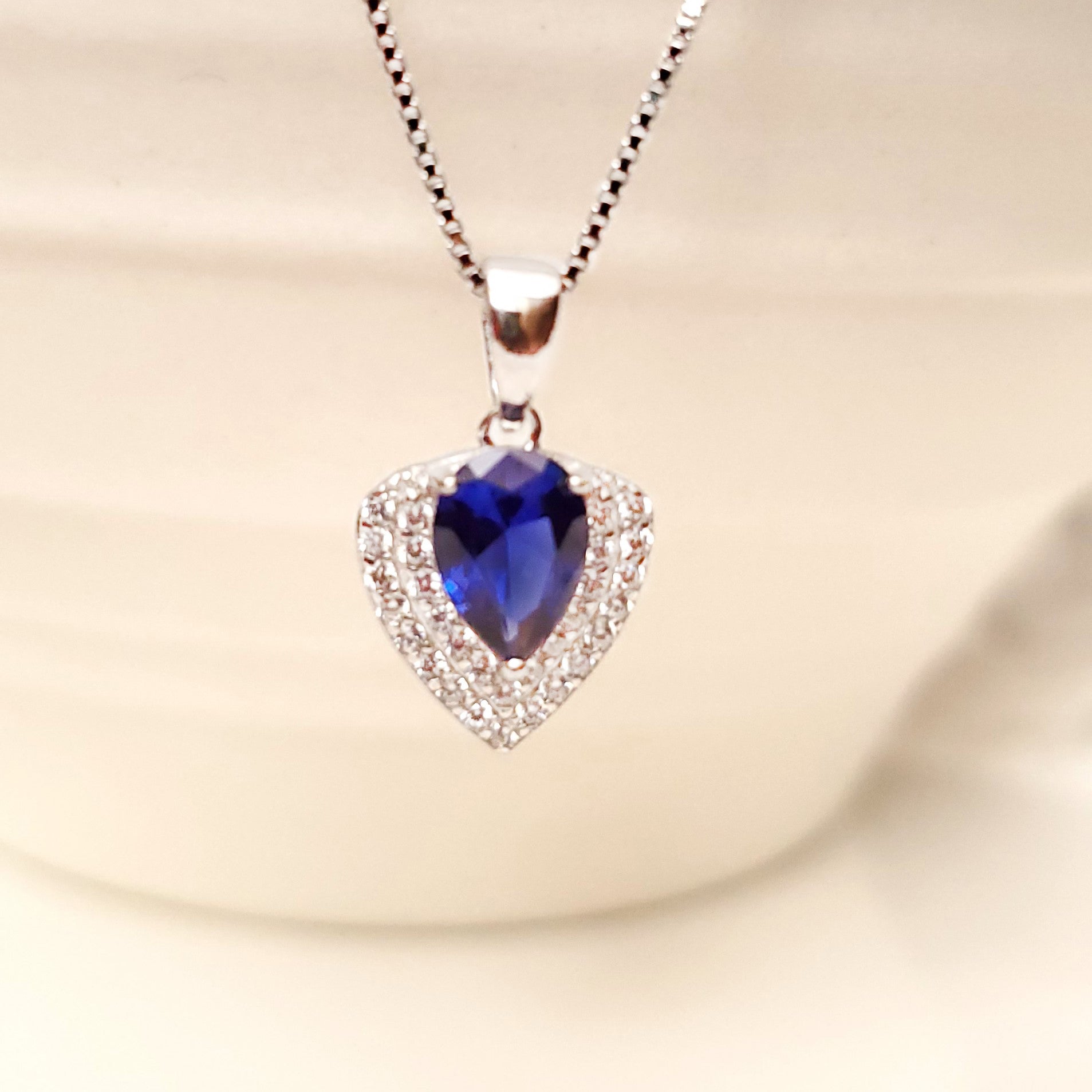 Rhodium Plated Pear Heart Sapphire Gemstone Necklace for Women's 2021