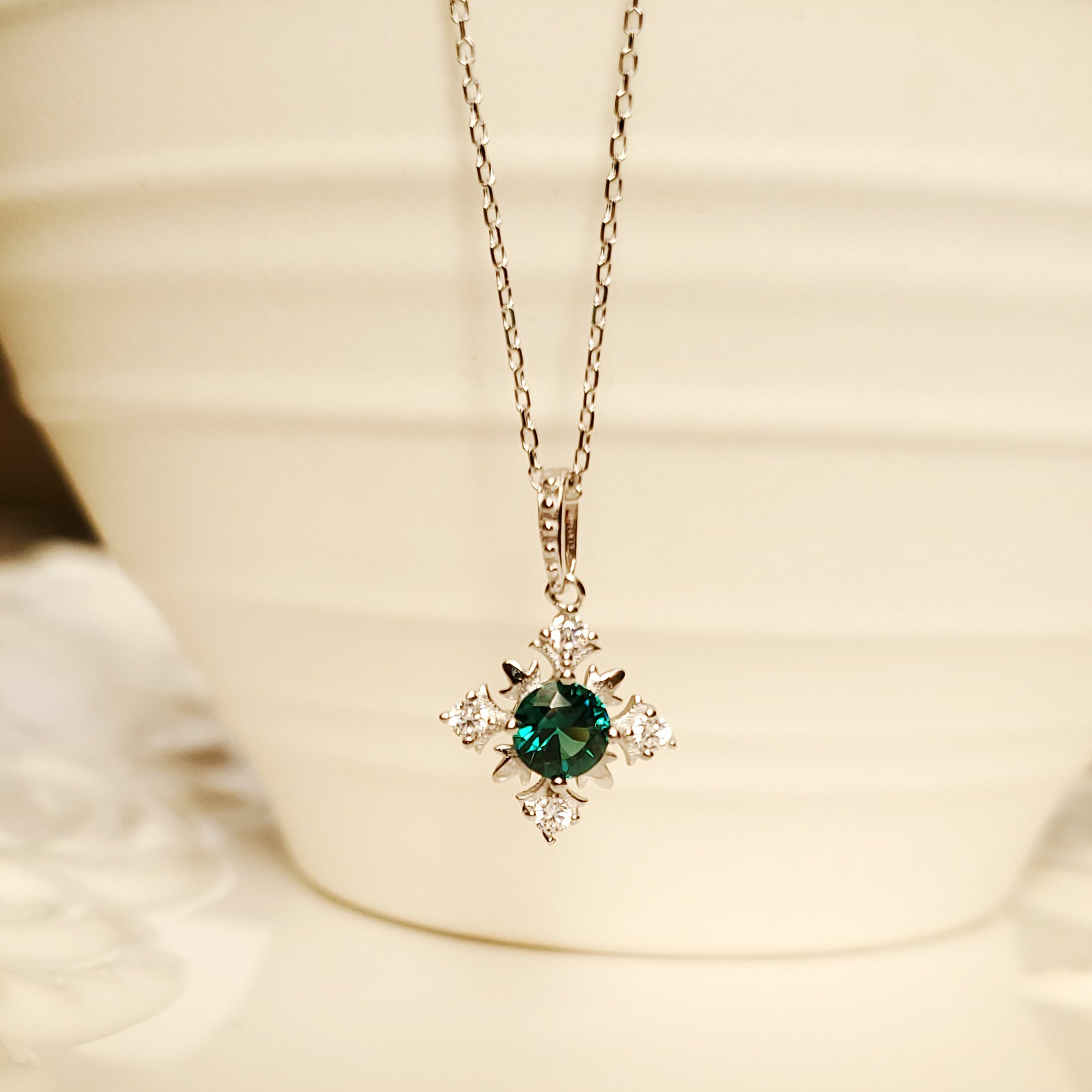 Rhodium Plated 925 Sterling Silver Snowflake Emerald Gemstone Necklace