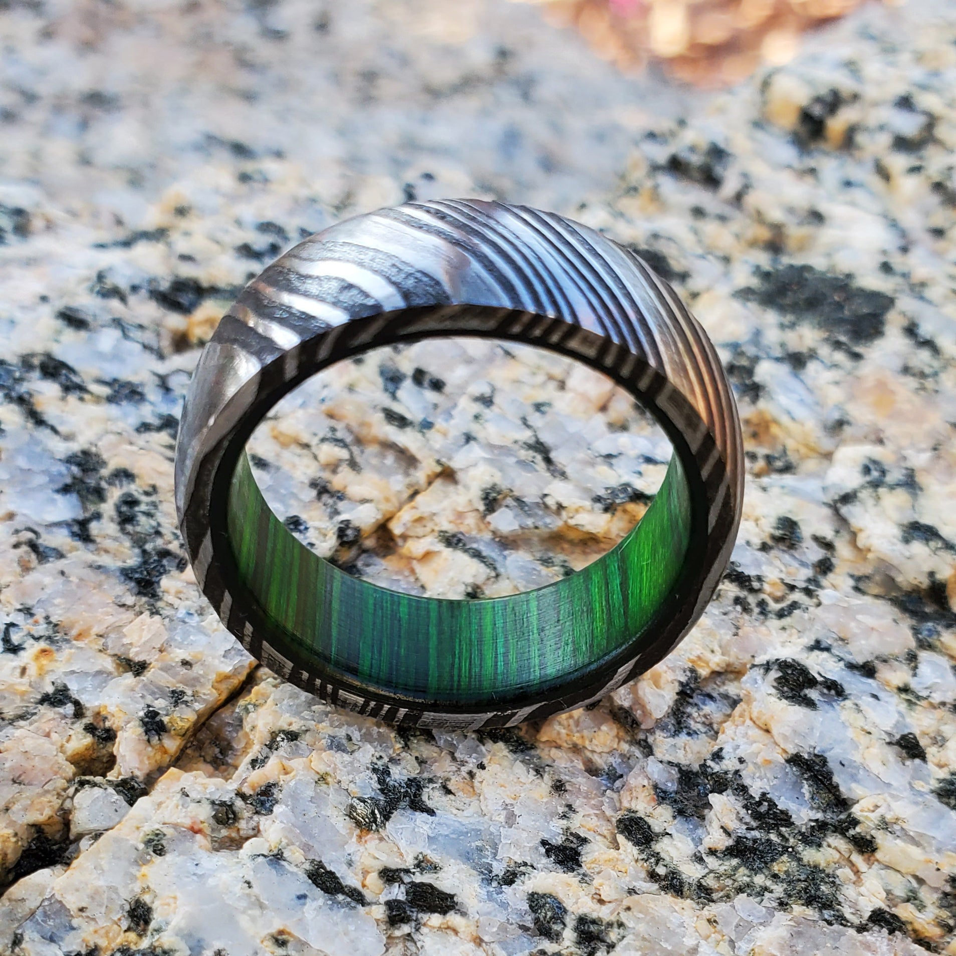 Best Men's Great Quality Damascus Steel Ring With Jade Wood Inlay